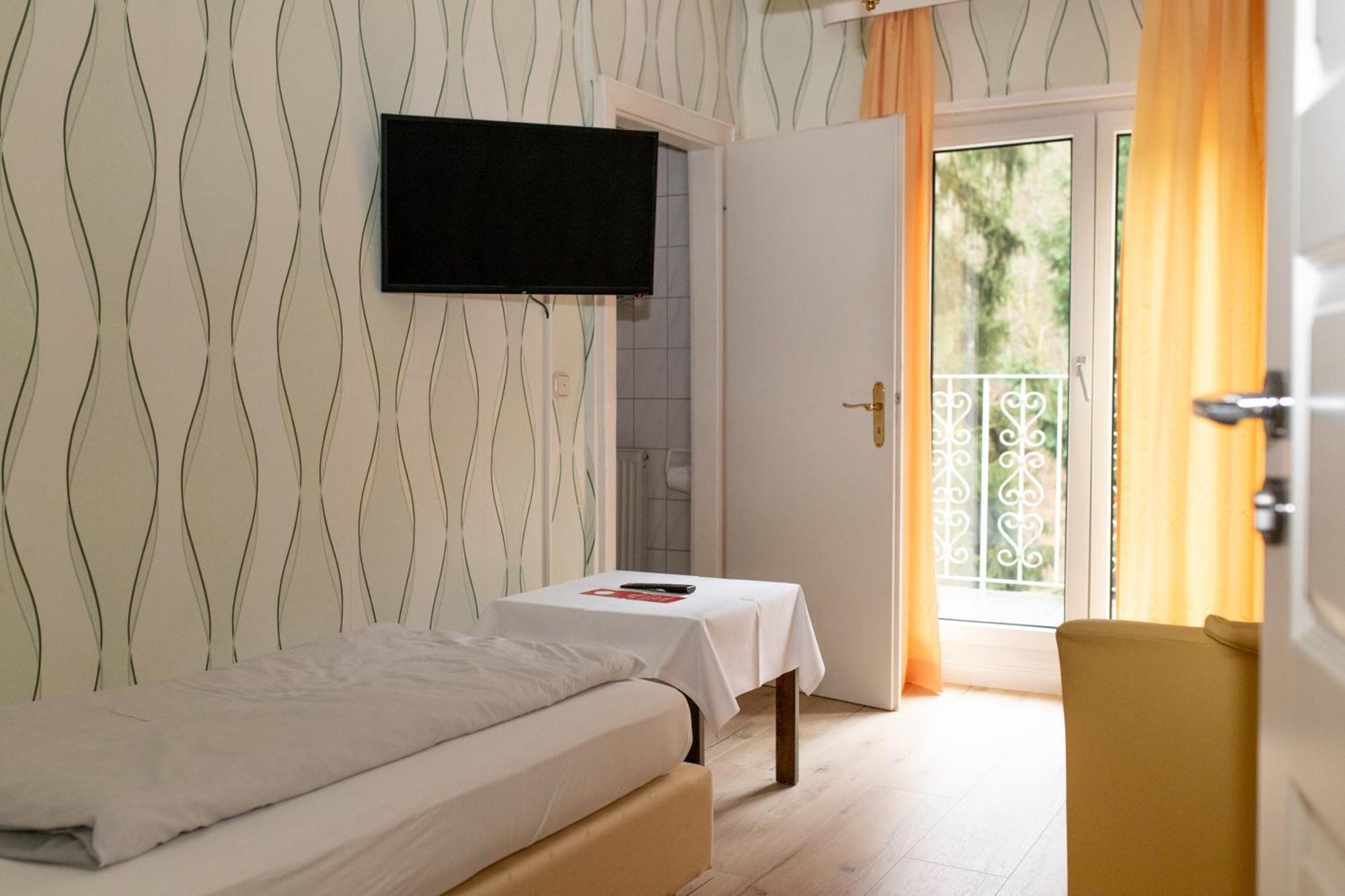Kurhotel Quellenhof Бад-Бертріх Номер фото